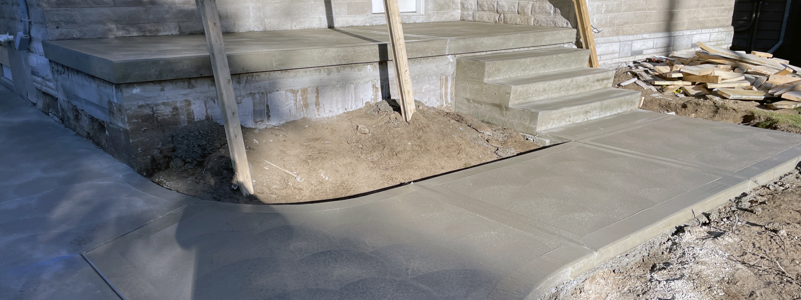 Custom Concrete Driveway and Sidewalk