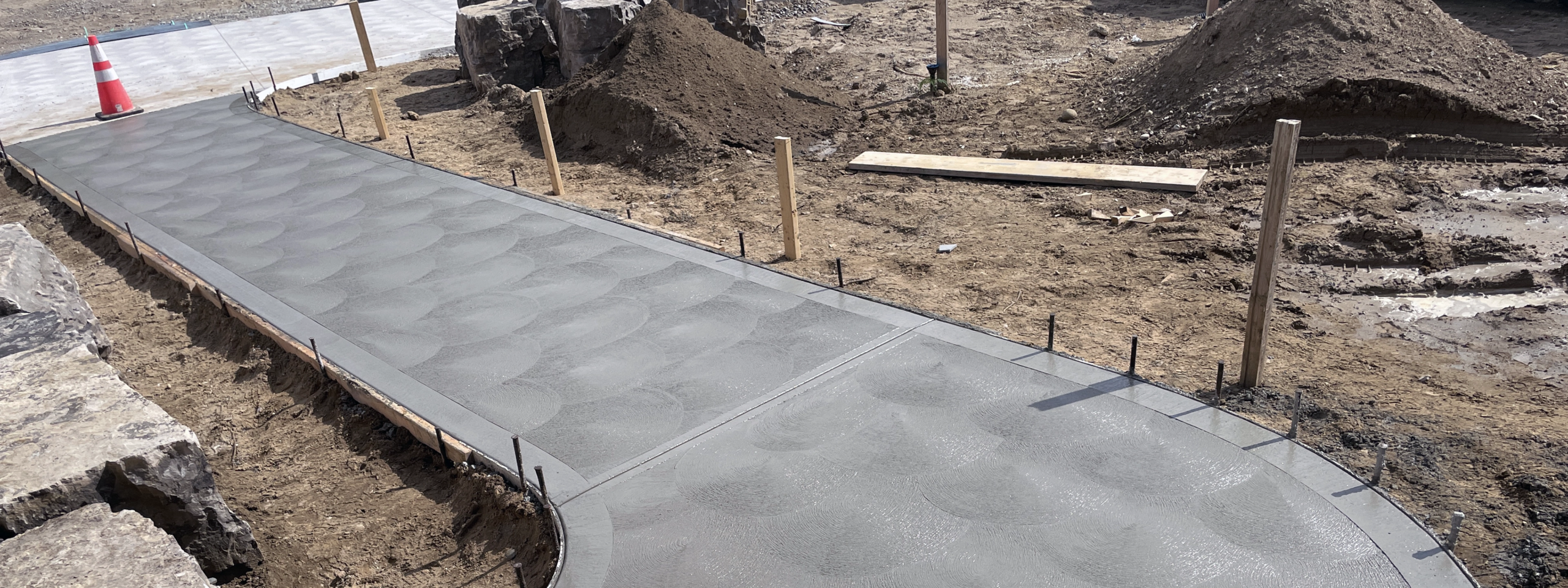 Custom Concrete Driveway and Sidewalk