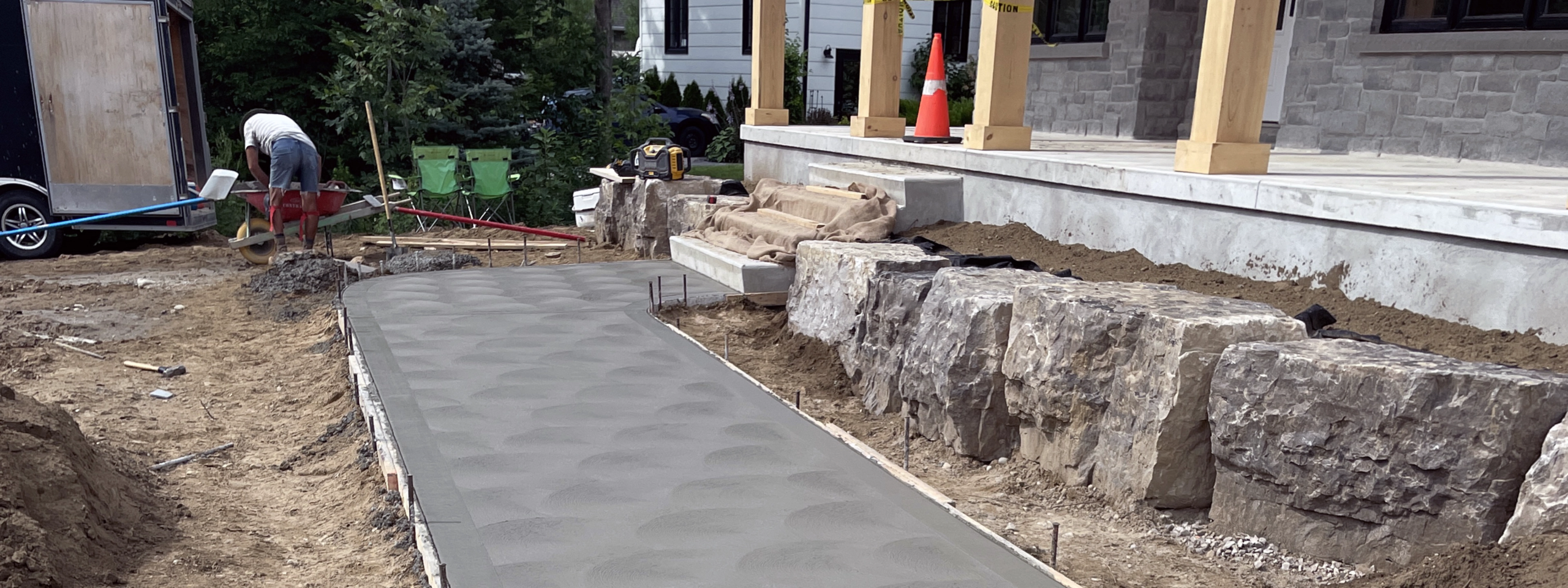 Custom Concrete Driveway and Sidewalk