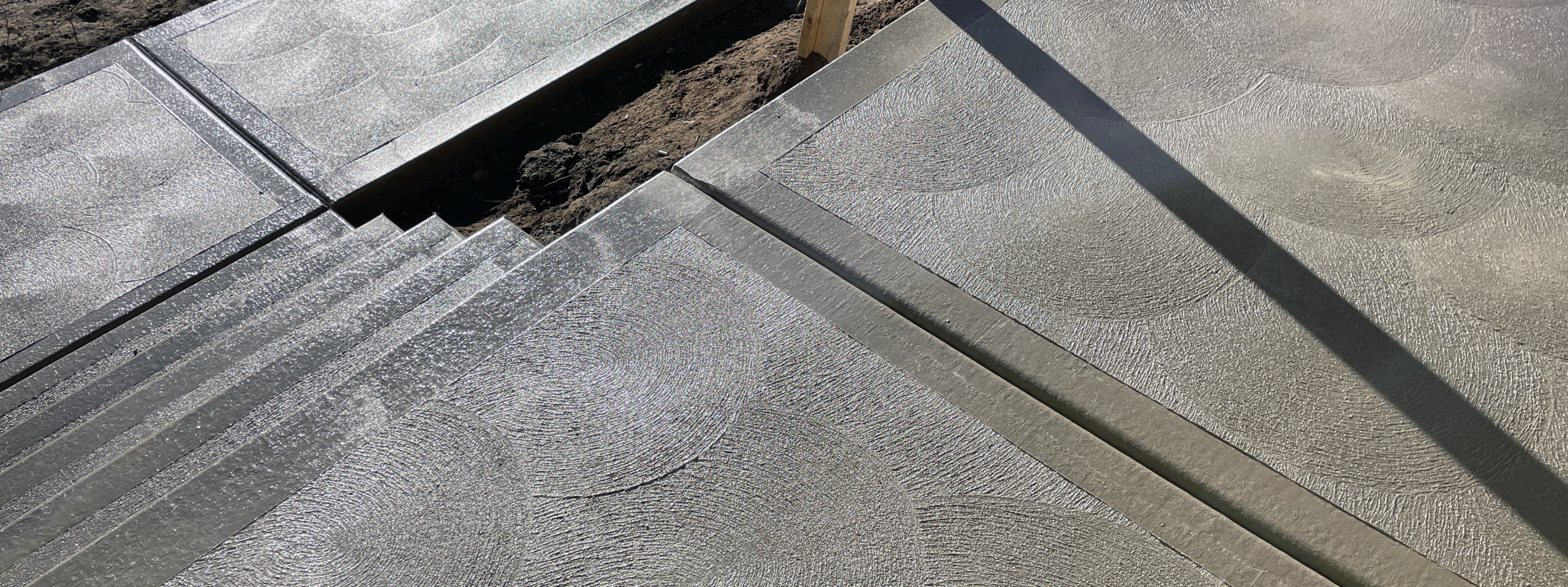 Custom Concrete Driveway and Sidewalk