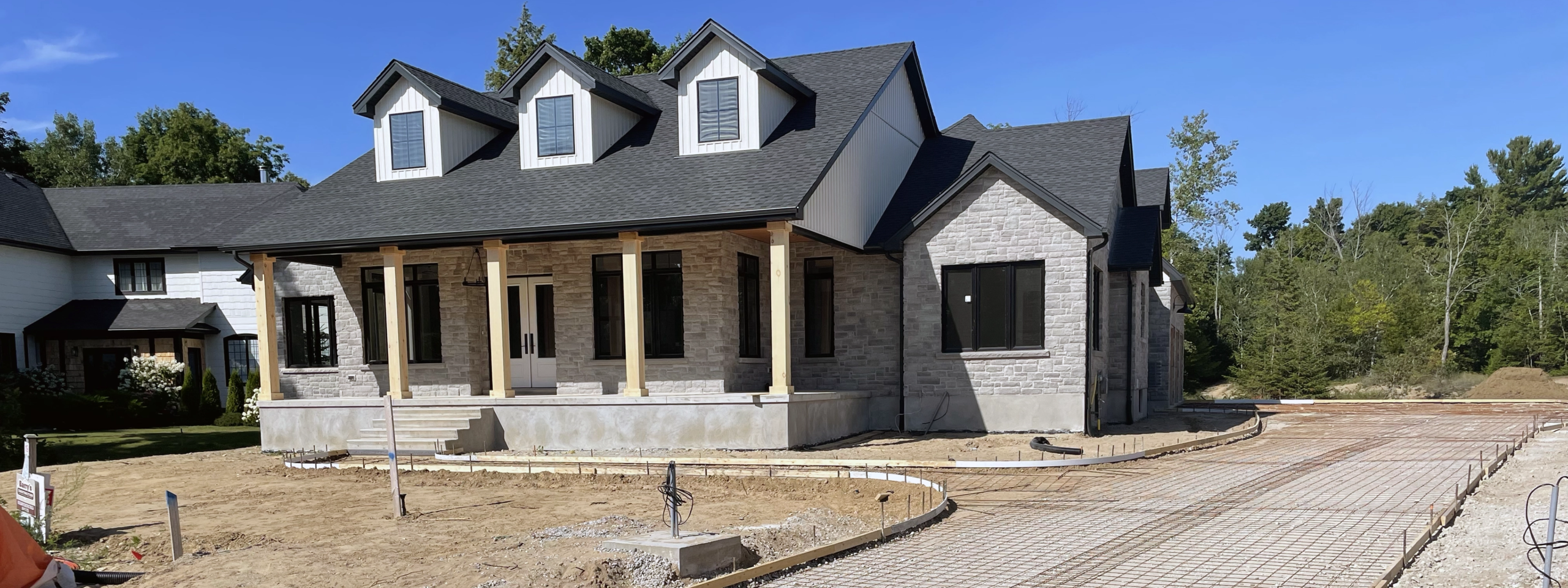 Custom Concrete Driveway and Sidewalk