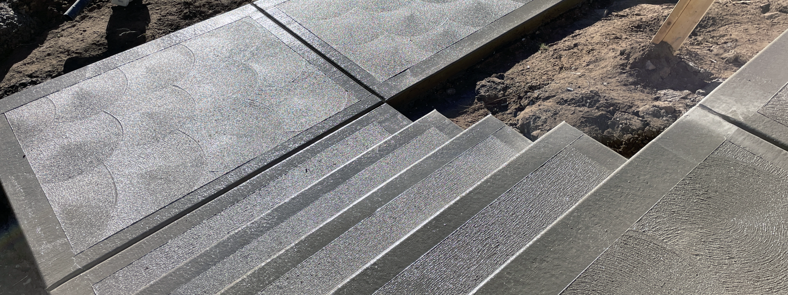 Custom Concrete Driveway and Sidewalk