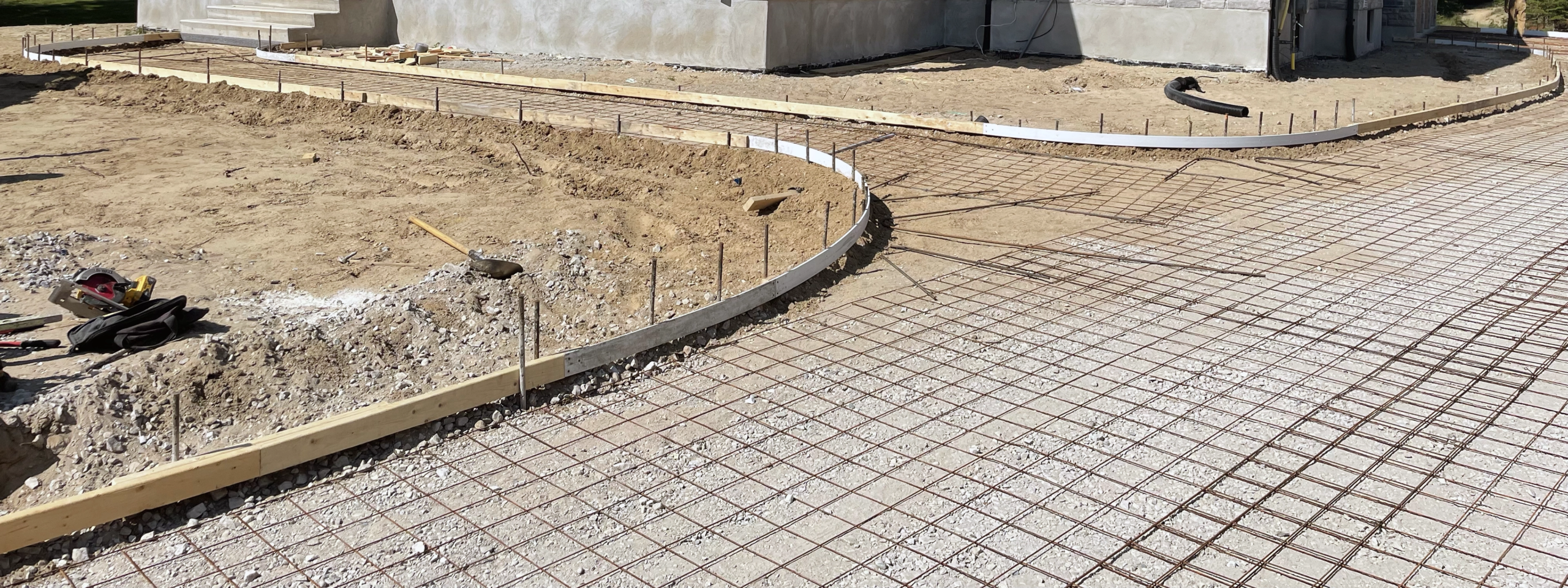 Custom Concrete Driveway and Sidewalk