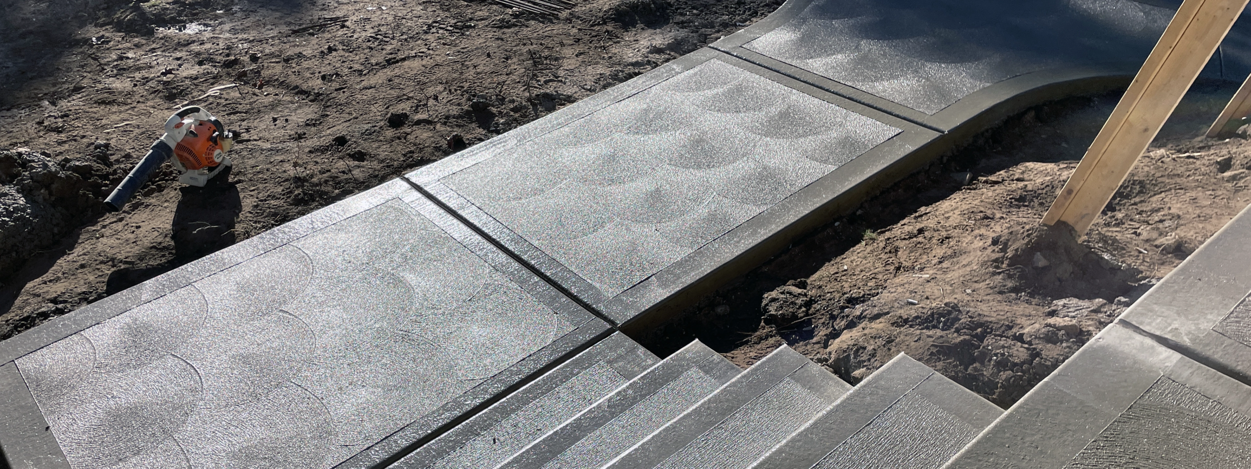 Custom Concrete Driveway and Sidewalk