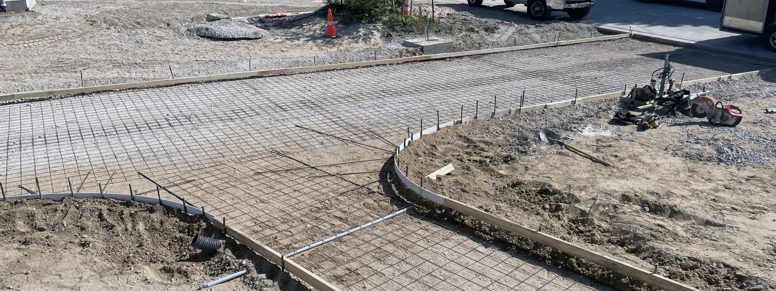 Custom Concrete Driveway and Sidewalk