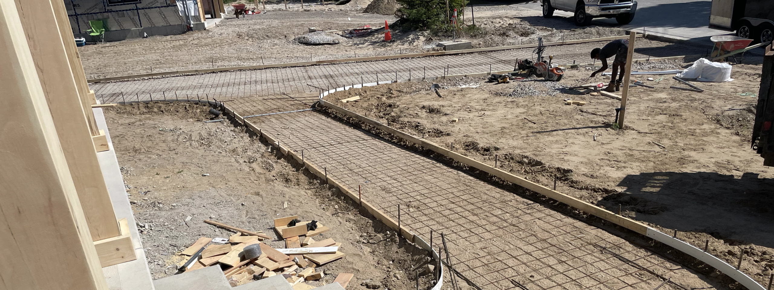 Custom Concrete Driveway and Sidewalk