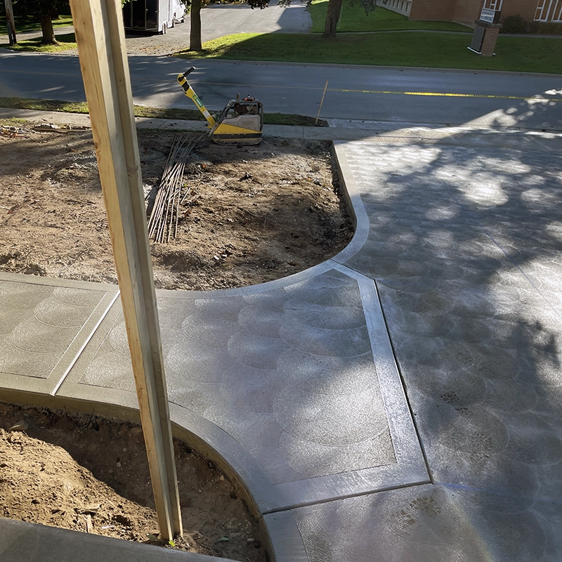 Custom Concrete Driveway and Sidewalk